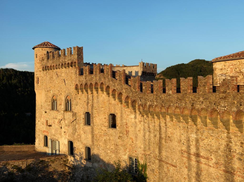 Castello Malaspina Di Fosdinovo Hotel Exterior photo